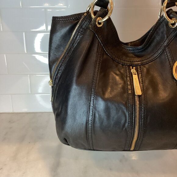 MICHAEL KORS MOXLEY BLACK SOFT LEATHER SHOULDER TOTE - Picture 4 of 16